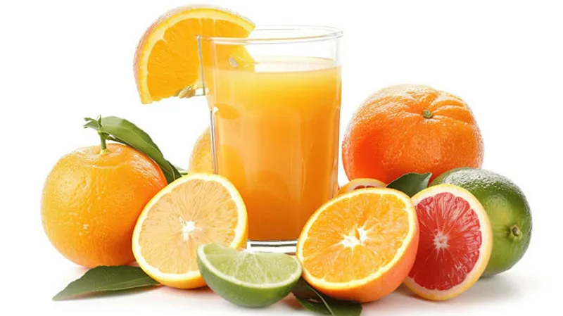 Nước ấm, nước canh, nước trái cây ít đường hoặc nước điện giải dùng đúng cách có thể hỗ trợ cơ thể dễ chịu hơn.